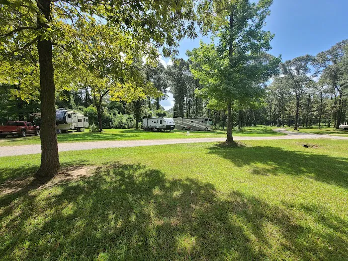 Family and Friends RV Park Picture 5