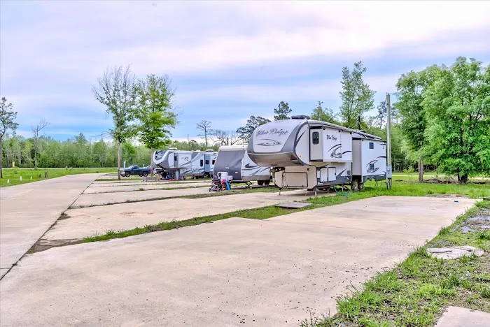Lazy D&D RV Park Picture 2