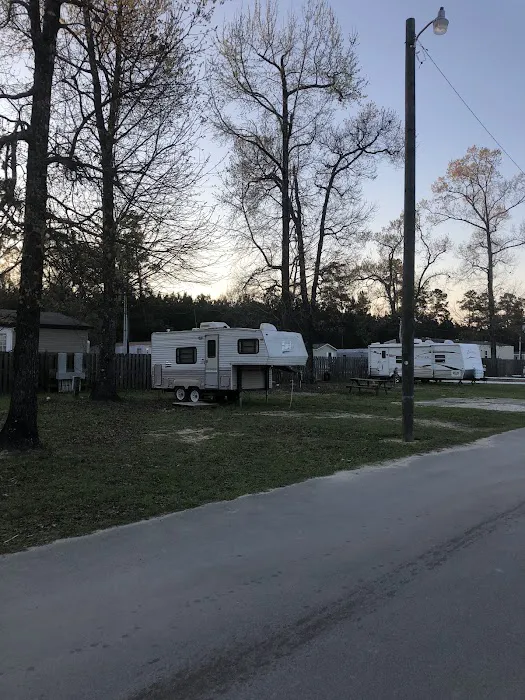 Thompson Lake RV Resort Picture 8