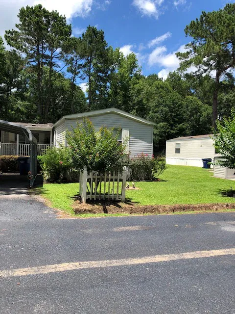 Sugar Pines RV & Mobile Home Park Picture 2