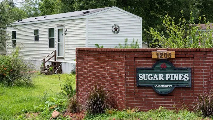Sugar Pines RV & Mobile Home Park Picture 3