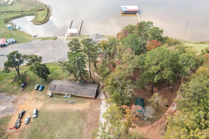 Lake Striker RV Park Restaurant and Marina Picture 4