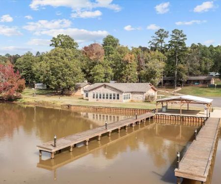 Lake Striker RV Park Restaurant and Marina