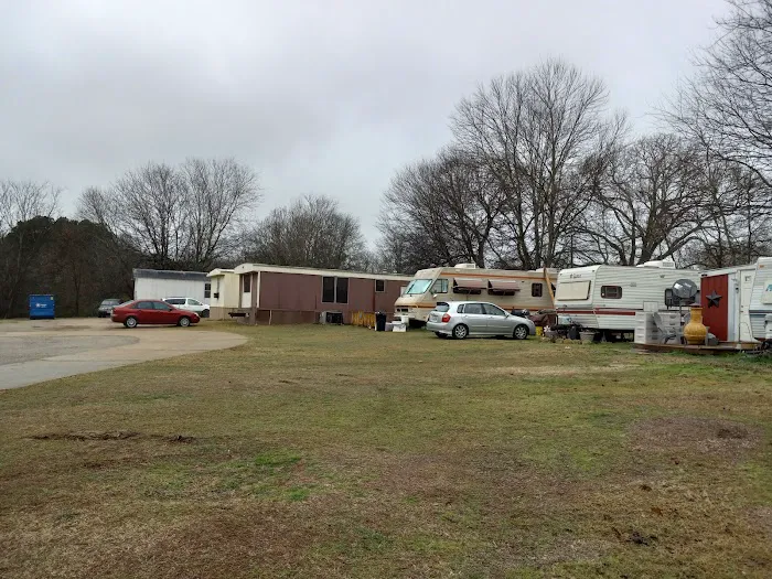 Settled Roots RV Park Picture 3