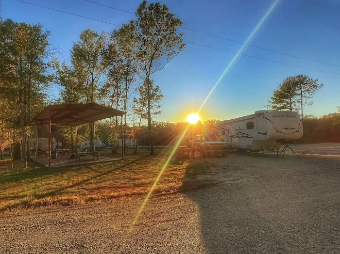 Sunshine Oaks RV Park Picture 3