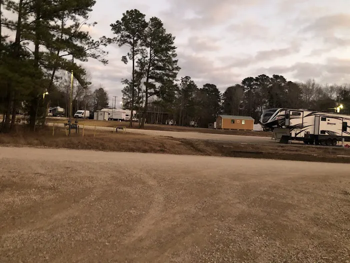 Sunshine Oaks RV Park Picture 8