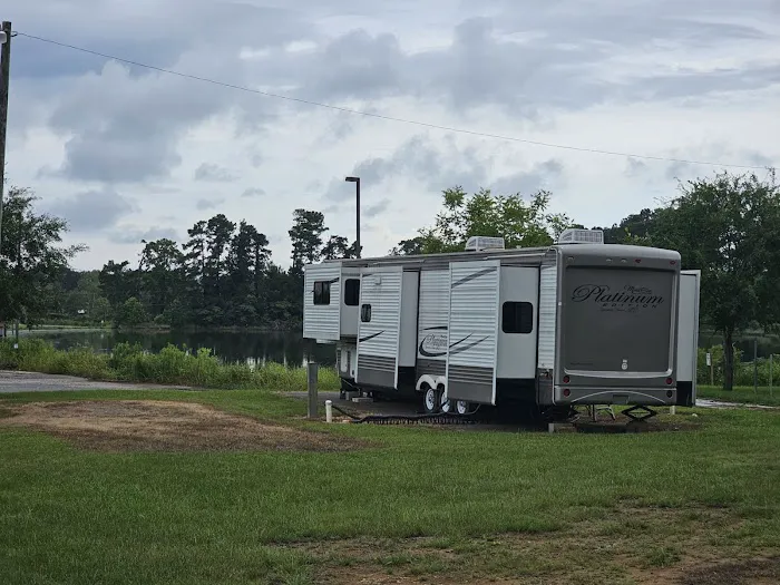 Clearview Lake RV Park Picture 9