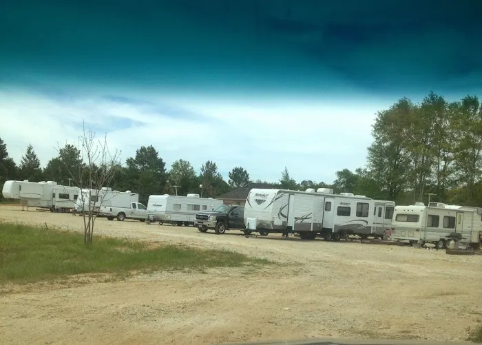 Happy Trails RV Park Picture 1