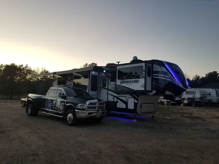 Happy Trails RV Park Picture 4