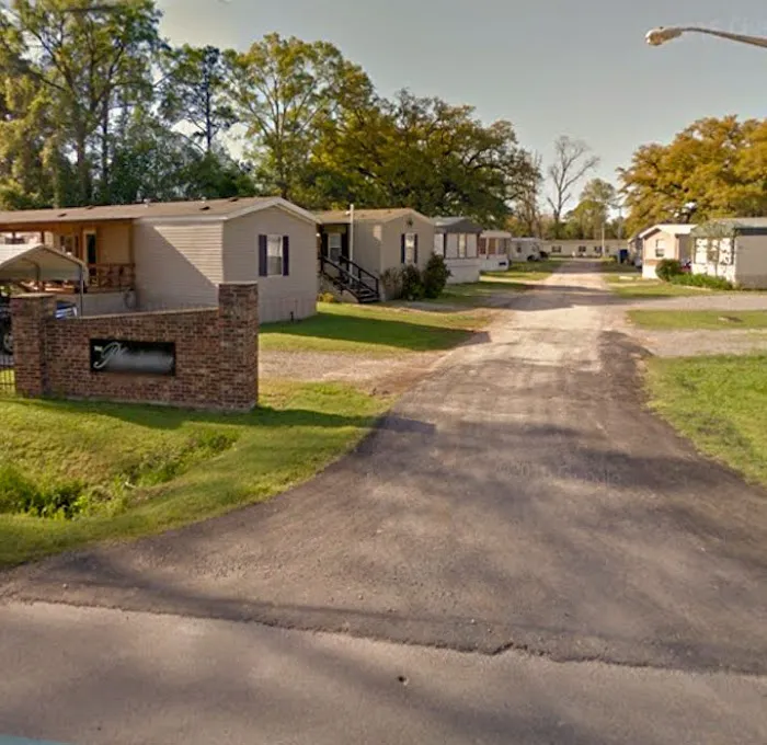 The Plantation Mobile Home Estate Picture 2