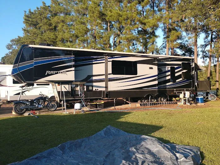 Smith Lake RV Park Picture 10