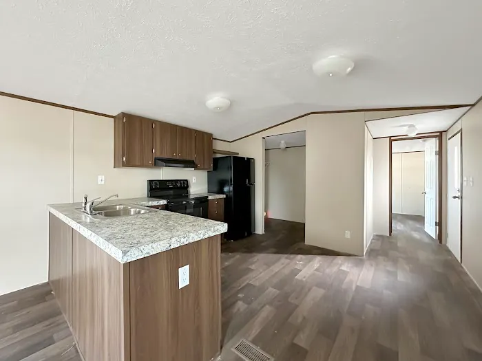 Pinewood Manufactured Home Community Picture 2