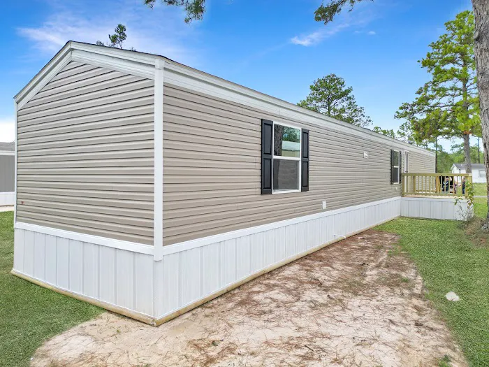 Pinewood Manufactured Home Community Picture 3