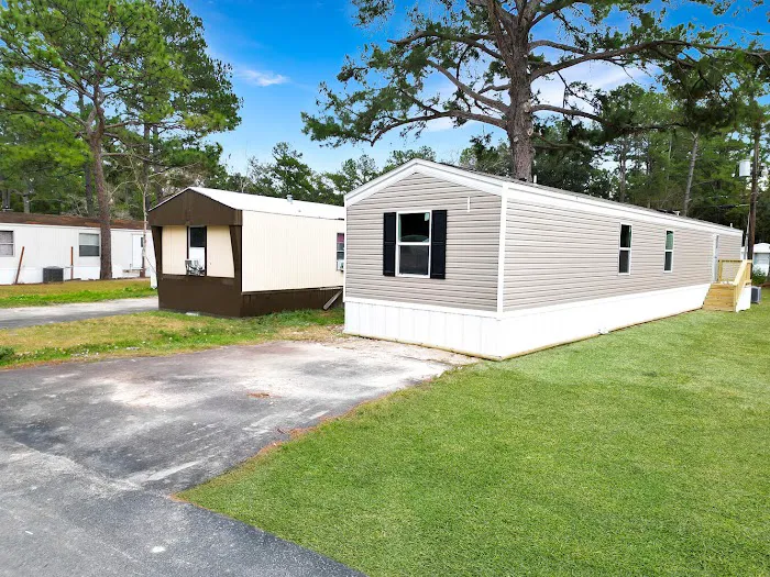 Pinewood Manufactured Home Community Picture 9