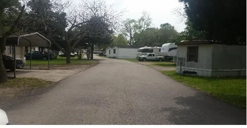 Cedar Hill Mobile Home Park Picture 2