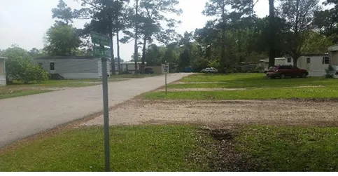 Cedar Hill Mobile Home Park Picture 5