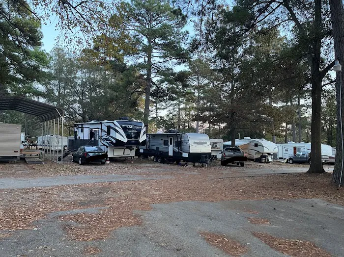 Pinewood RV Park Picture 1