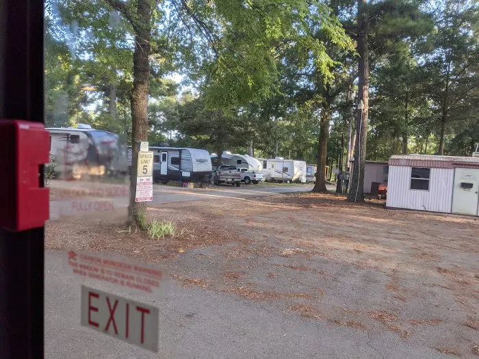 Pinewood RV Park Picture 2