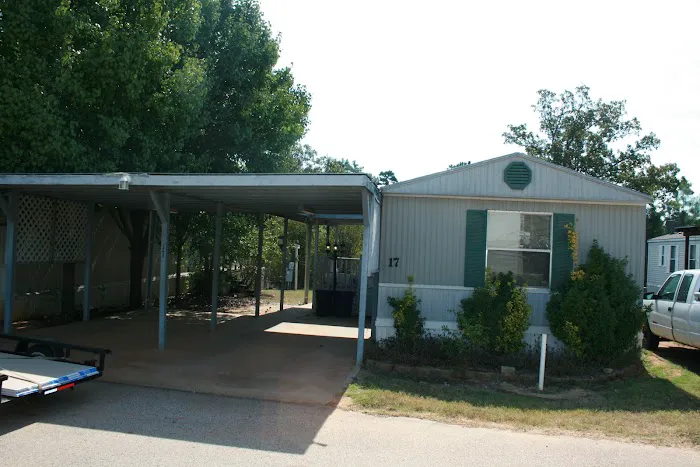 Comfort Lake Village Picture 4