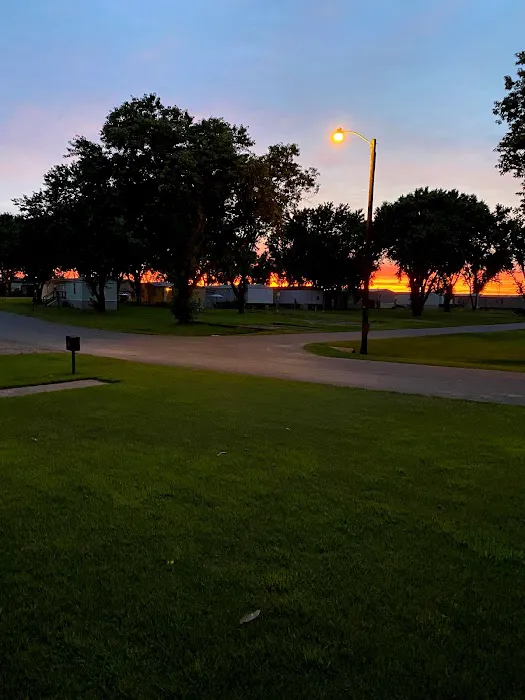 Maplewood Mobile Home & RV Park Picture 4