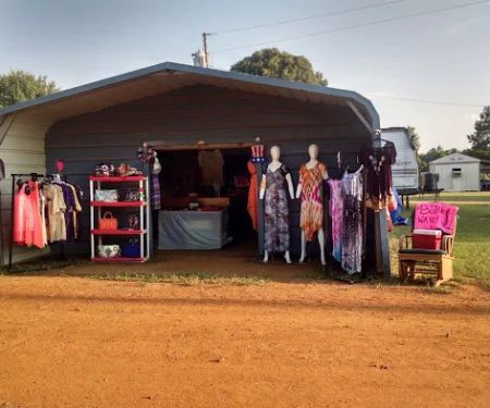 Bonnie & Clyde Trade Days & RV Park