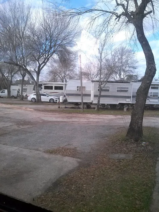 Mobile Manor R.V. Park and Parts Picture 3