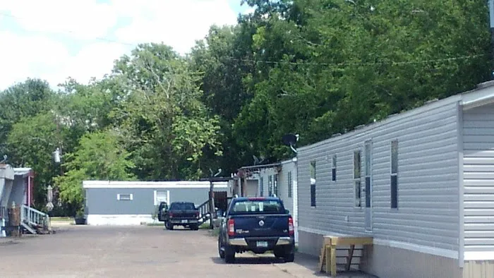 Wenwood Village RV & Mobile Home Park Picture 7