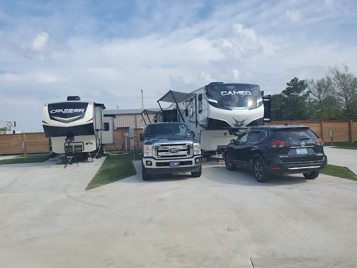 Orangefield RV Park Picture 8