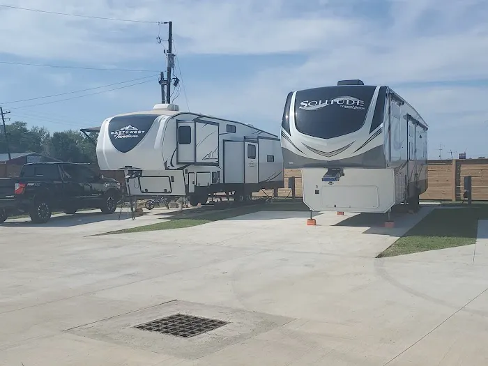 Orangefield RV Park Picture 9