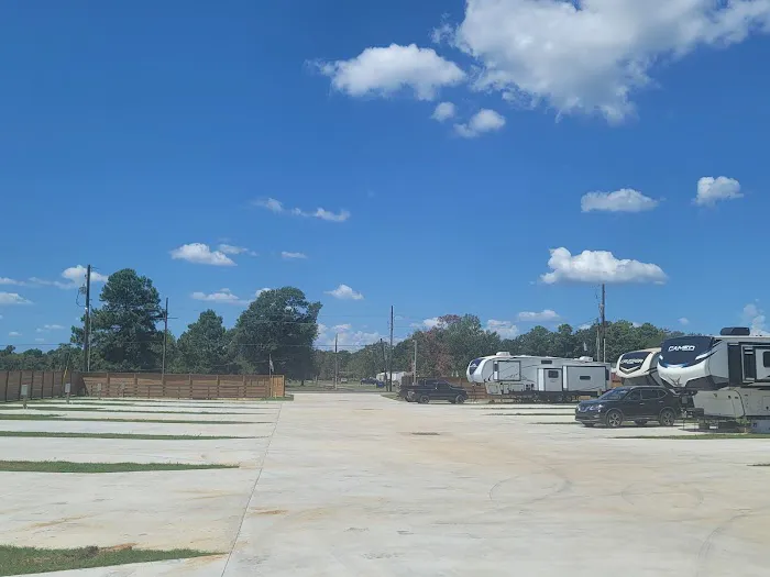 Orangefield RV Park Picture 3