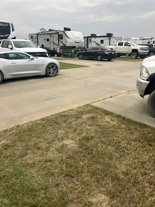 Roundbunch Bayou RV Resort Picture 1