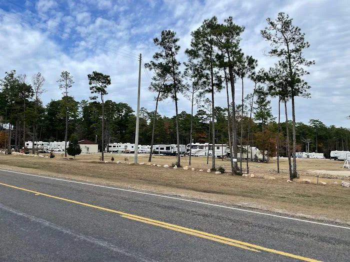 Adkins Store & Stay RV Park Picture 4