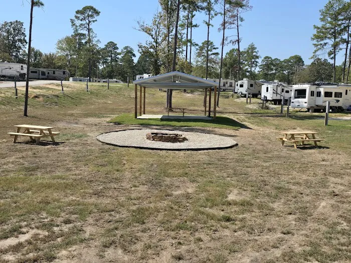 The Village at The Lake RV & Tiny Home Community Picture 3