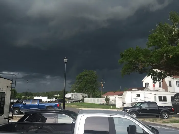 Bender Oaks RV Picture 7