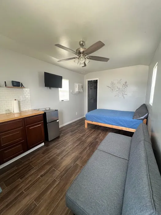 Livingston Lakeside RV Picture 3