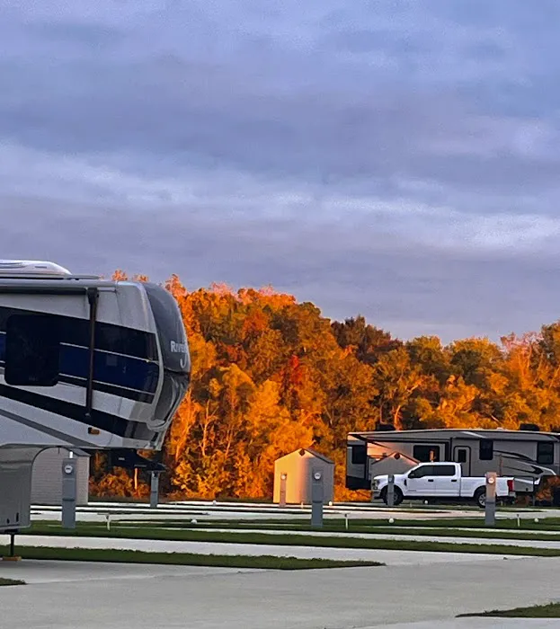 East Fork RV Resort Picture 10