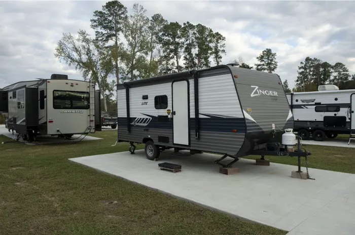 Royal Oaks RV Park Picture 2