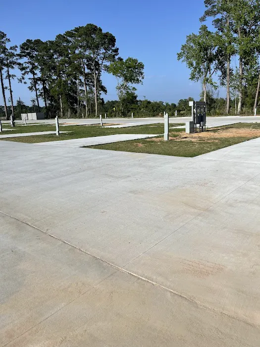 Royal Oaks RV Park Picture 4