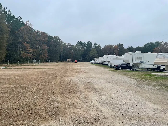 Splendora RV Park Picture 3