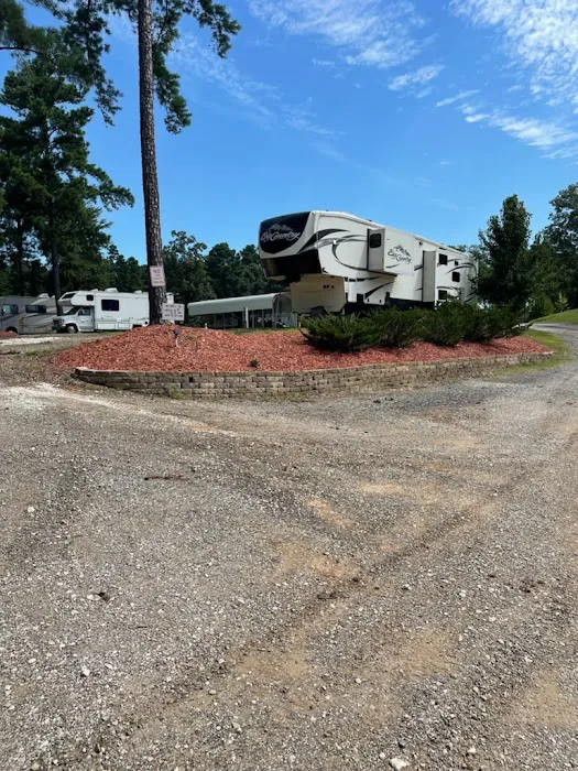 Whipple Tree RV Resort Picture 3