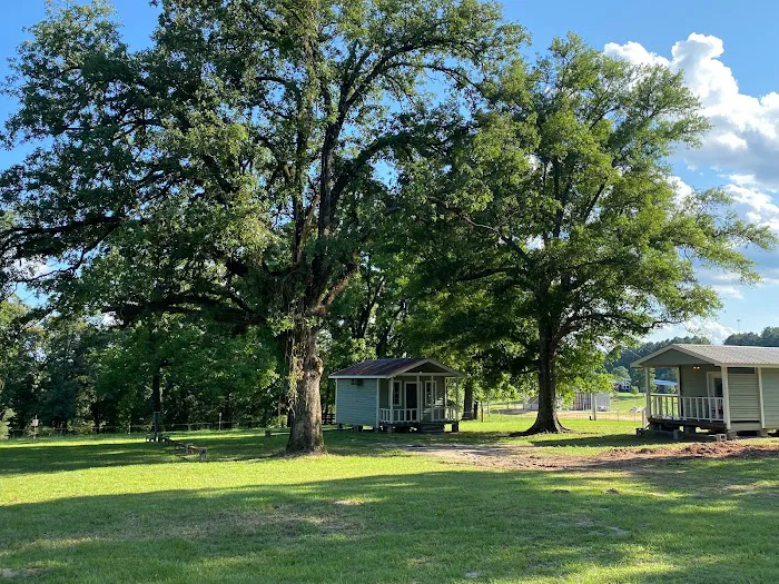 Hilltop Cabins and RV Campsites Picture 1