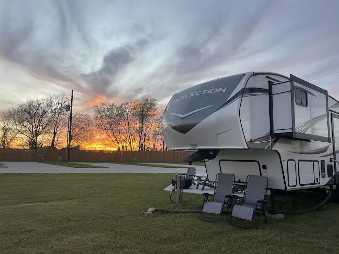 Sunset Point RV Park & Storage Picture 3