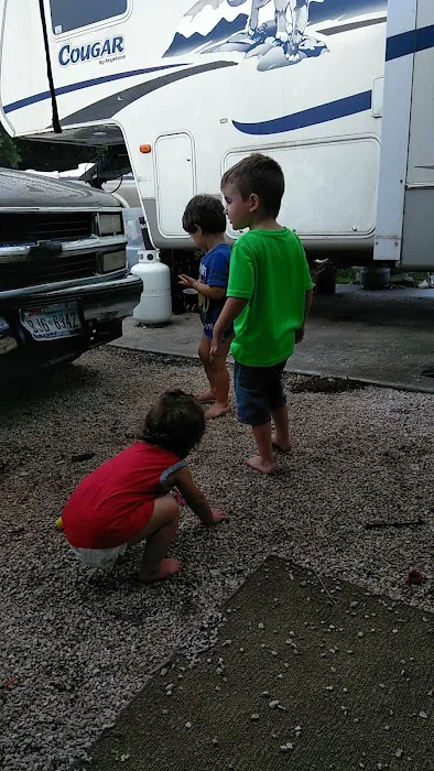 Charlie's RV Park Picture 4