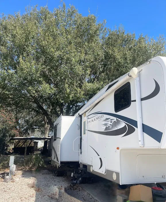 Charlie's RV Park Picture 6