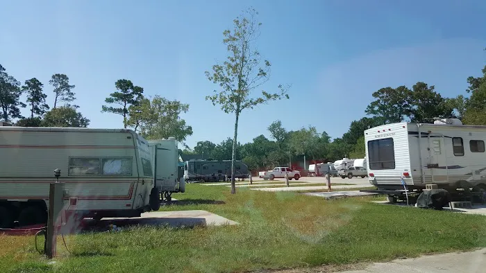 Castle Oaks RV Park Picture 5