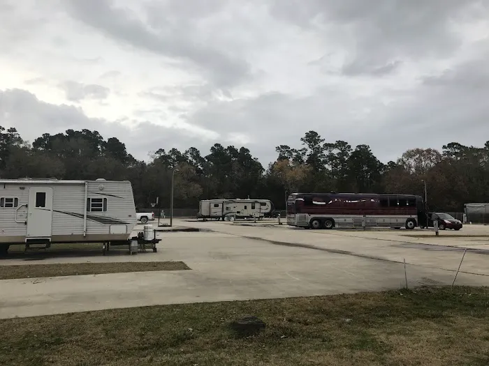 Castle Oaks RV Park Picture 9