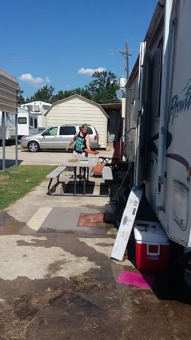 R & L RV Park Picture 3