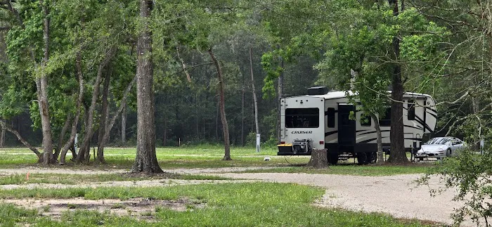 Cozy Woods RV Park Picture 10