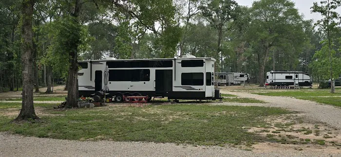 Cozy Woods RV Park Picture 3