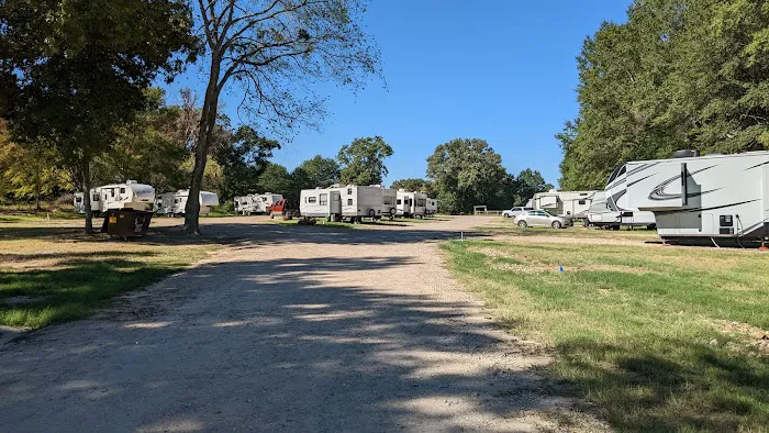 Happy Trails RV Park Picture 2